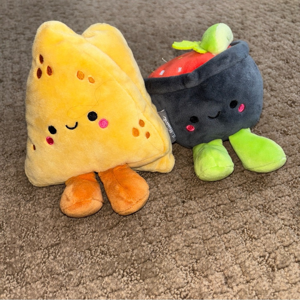 Plush tortilla chips & salsa magnetic stuffed set Food Plushies by hallmark